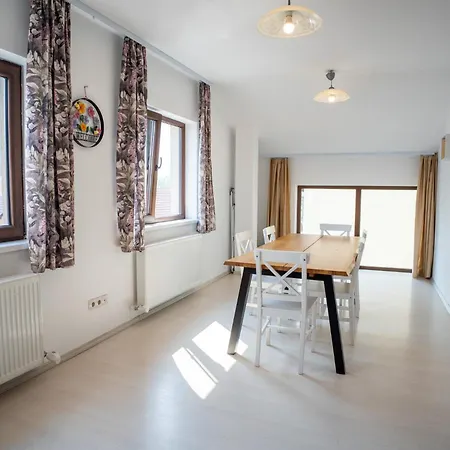 Barrique 24-4 - Breakfast Delivered & Minibar - Free Parking -officially Classified شقة