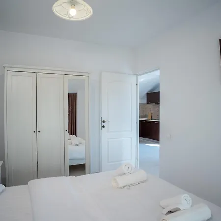 Barrique 24-4 - Breakfast Delivered & Minibar - Free Parking -officially Classified
