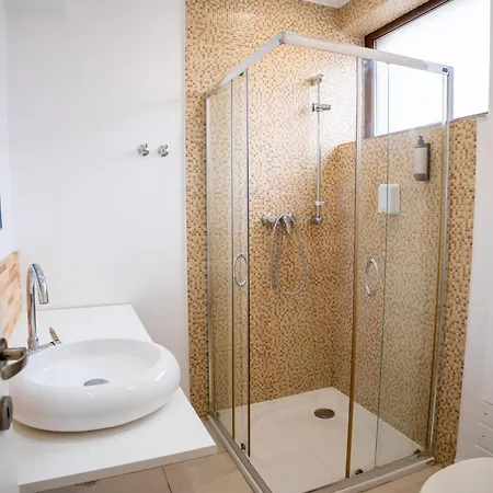 Barrique 24-4 - Breakfast Delivered & Minibar - Free Parking -officially Classified شقة